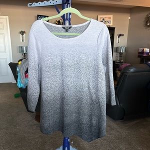 Simply Vera gray quarter length sleeves asymmetric bottom top. 0X